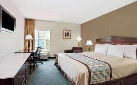 Days Inn Newport News Oyster Point at City Center