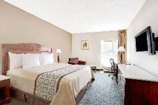 Days Inn By Wyndham Newport News City Center Oyster Point Room photo